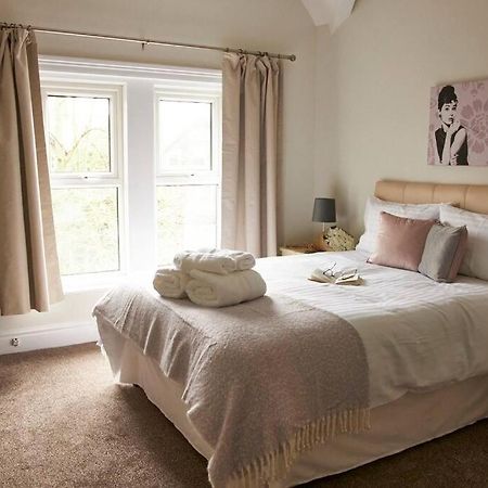 Comfy Big 7 Bedroom Townhouse Харрогейт Экстерьер фото
