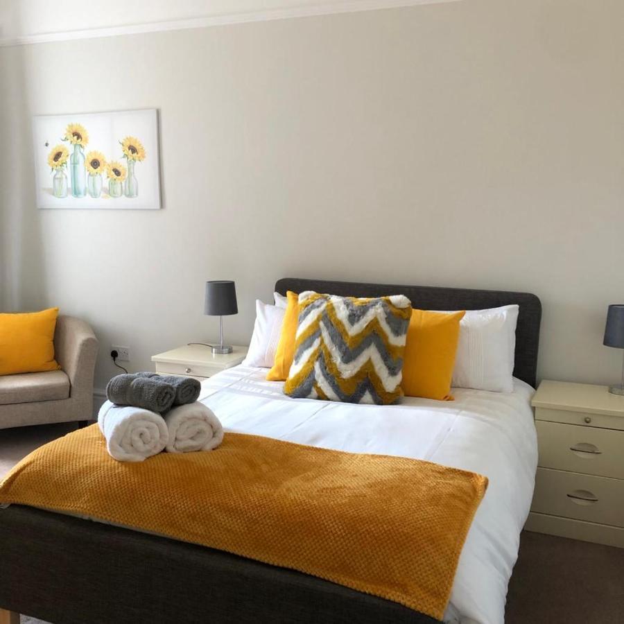 Comfy Big 7 Bedroom Townhouse Харрогейт Экстерьер фото